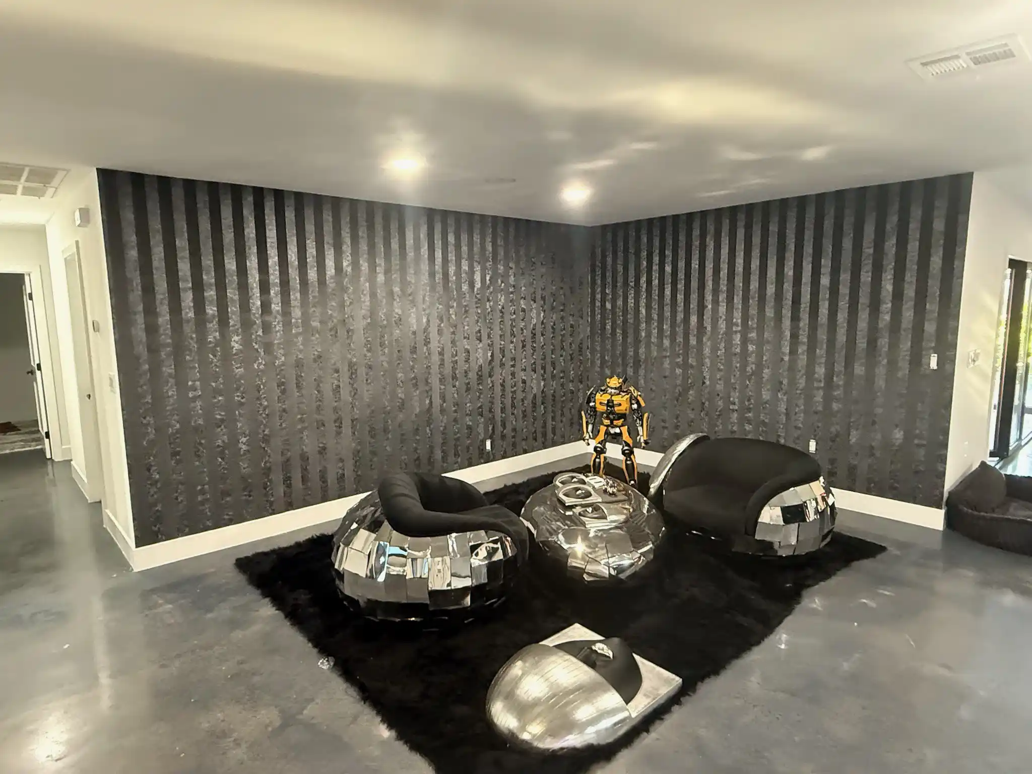 Commercial wallcovering installation in San Diego office